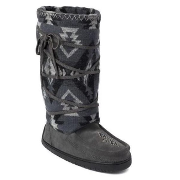 BearPaw Shoes - Wool Lace Up Manitobah Mukluks Retail $220